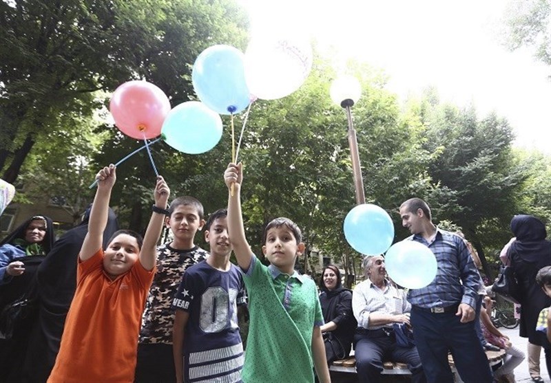 &quot;سه‌شنبه‌ای کودکانه&quot; در چهارباغ اصفهان؛ &quot;سلبریتی‌ها&quot; با دوچرخه به جشنواره فیلم کودک رفتند