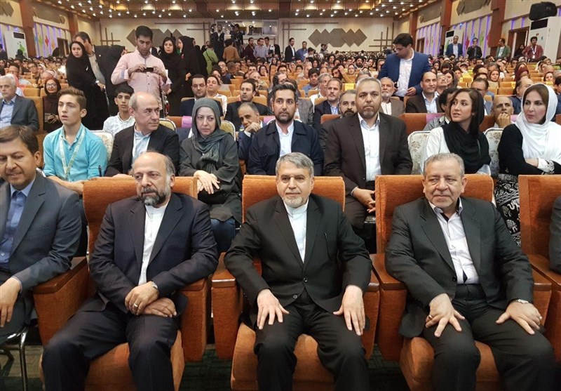 وزیر ارشاد بدون سخنرانی اختتامیه جشنواره فیلم کودک را ترک کرد/ واکنش خطیبی به ترک سالن وزیر