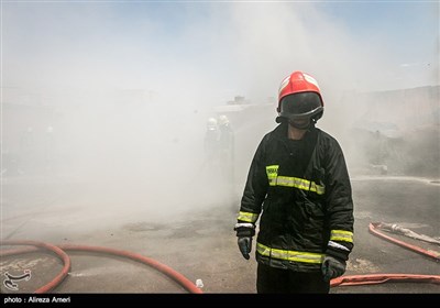 آتش سوزی در انبار لاستیک - شیراز
