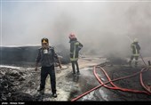 انبار کارخانه‌ای در شهرک شکوهیه قم دچار آتش‌سوزی شد