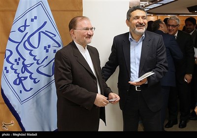 محمد احمدیان معاون نیروگاهی سازمان انرژی اتمی و سيد حسن صدوق رئیس دانشگاه شهید بهشتی