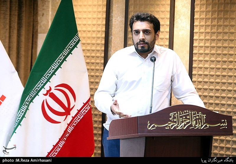 نشست نقد کتاب مرز ما عشق است