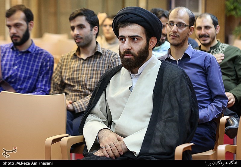 نشست نقد کتاب مرز ما عشق است