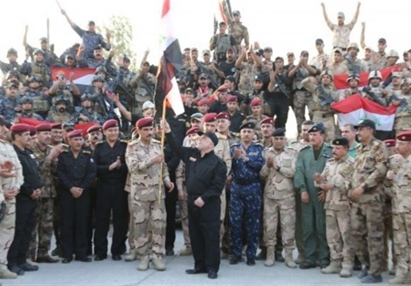 بالصور.. العبادی یشارک القوات الامنیة العراقیة فی اعلان النصر
