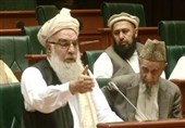 نماینده سنای افغانستان خواستار واگذاری بخشی از دولت به طالبان شد