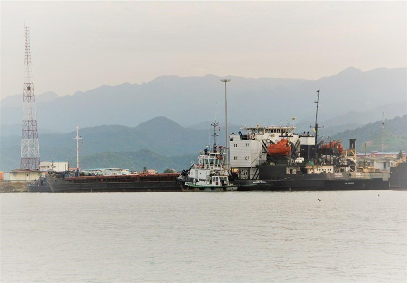 گیلان|‌‌ کشتی حادثه‌دیده نارگل به اسکله آستارا منتقل شد