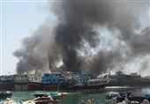آتش سوزی در اسکله چند منظوره کنگان/7 لنج در آتش سوخت+تصاویر و فیلم