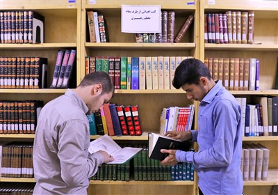 اهدای کتاب از سوی رهبر انقلاب به کتابخانه مسجد ابوذر تهران