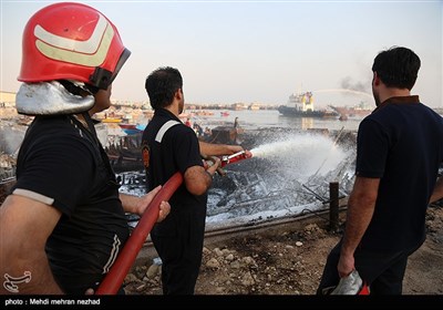 مهار آتش سوزی اسکله کنگان - بوشهر