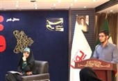 شعرخوانی ایمان تبریزی در هشتمین محفل شعر «قرار»+فیلم