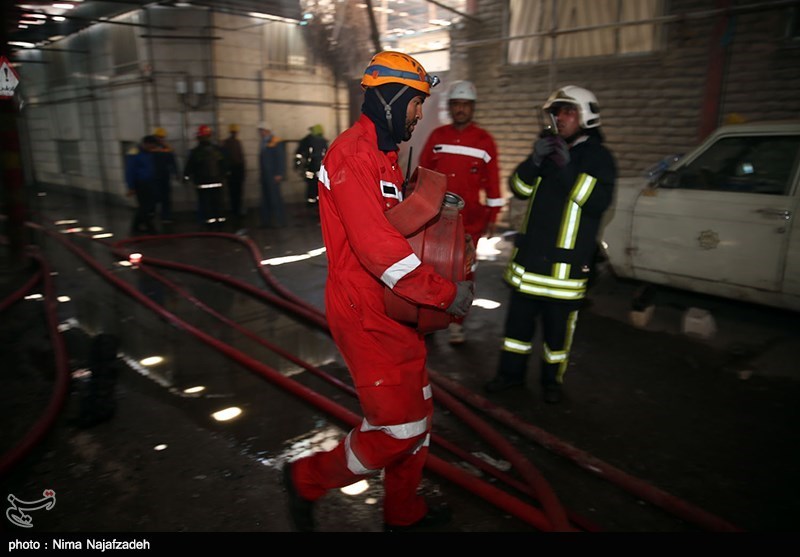 آتش‌سوزی در یک کارگاه تولیدی در تبریز+ تصویر