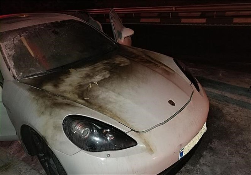 آتش گرفتن ناگهانی خودروی «پورشه» در اتوبان همت + تصاویر