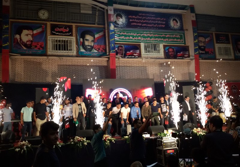 تشکیل تیم فوتسال بانوان سیاه‌جامگان در شب هیجانی در مشهد/ اهدای پیراهن شماره 147 به عنایتی