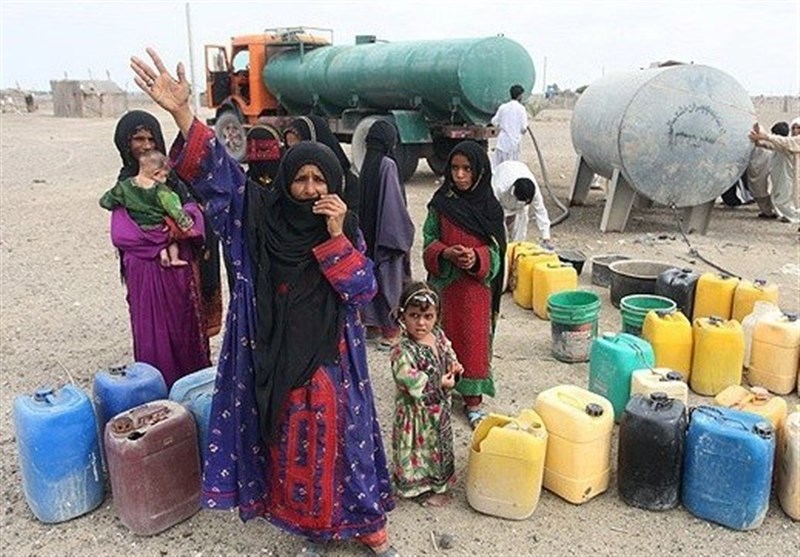 تراژدی تلخ بی‌آبی در &quot;روستاهای بلوچستان&quot; پایان ندارد/ حکایت مردمی که از منبع &quot;مشترک با حیوان&quot; آب می‌نوشند