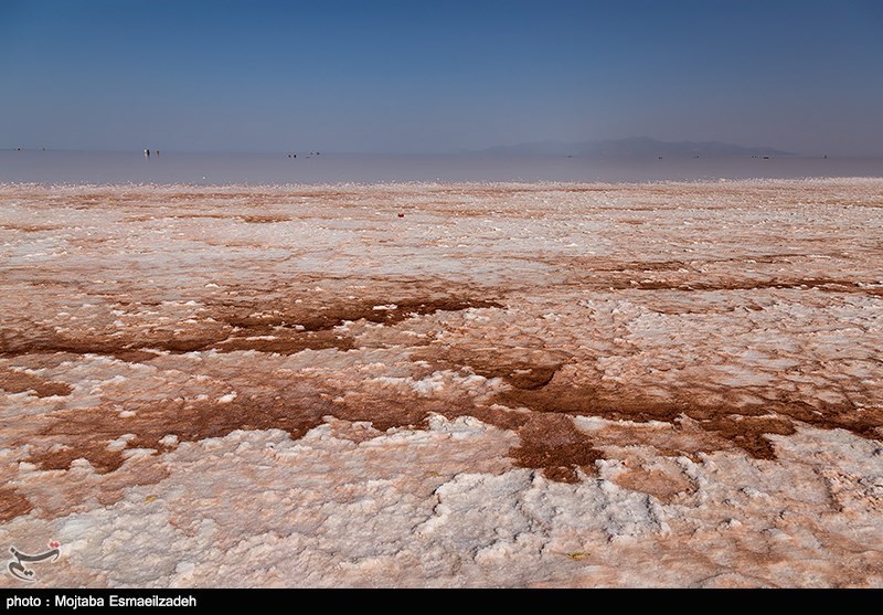 برداشت نمک از بستر دریاچه ارومیه قانونی می‌شود