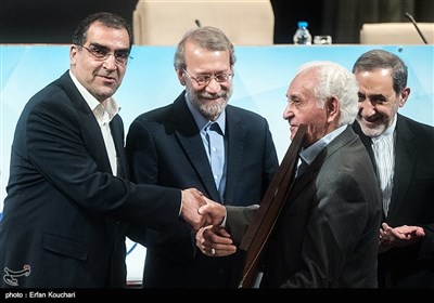 تقدیر از علی لاریجانی رئیس مجلس شورای اسلامی در همایش هیئت امنای دانشگاه‌ها و دانشکده‌های علوم پزشکی کشور