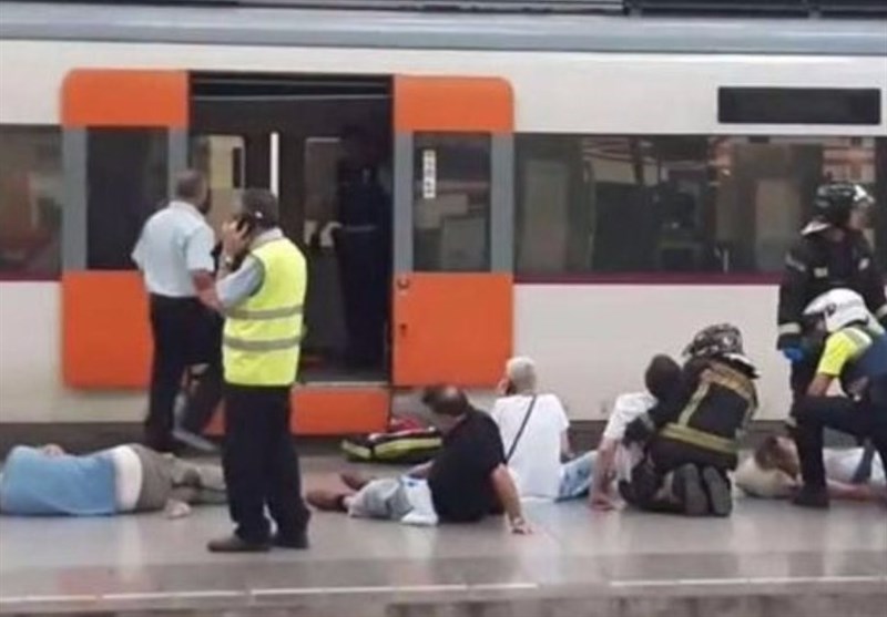 50 مجروح در تصادف قطار ایستگاه راه‌آهن بارسلون+فیلم