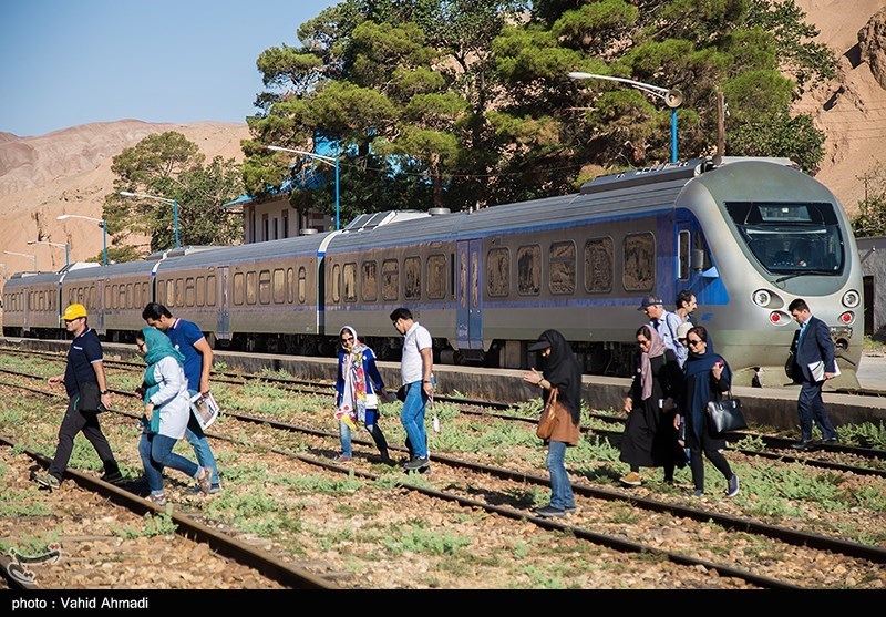 شرکت ریلی رجا:پول ندهید قطارهای حومه‌ای متوقف می‌شود