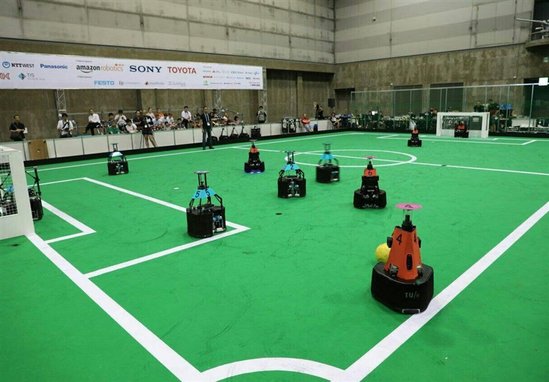 رباتهای فوتبالیست سایز کوچک دانشگاه امیرکبیر به جمع چهار تیم برتر پیوست