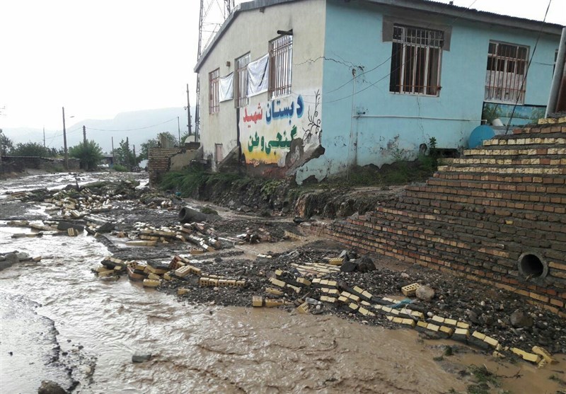 آبگرفتگی معابر و جاری شدن سیلاب در شرق استان گلستان