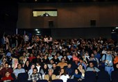مخاطبان جشنواره فیلم شهر به تماشای «آذر» نشستند