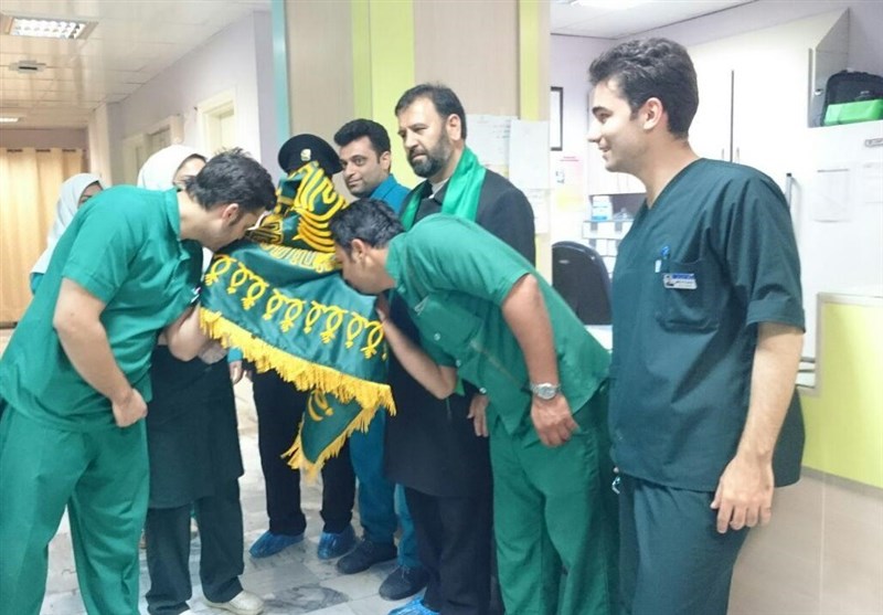 خادمان ثامن‌الحجج(ع) از بیماران شهرستان کارون عیادت کردند + تصاویر