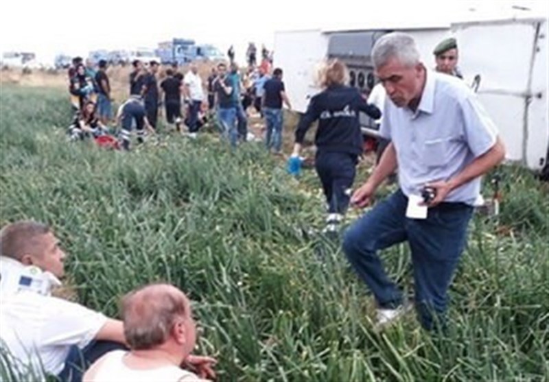 45 کشته و زخمی در واژگونی یک اتوبوس