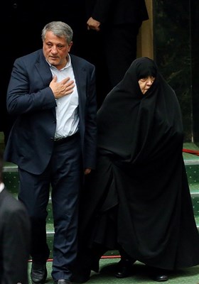 عفت مرعشی همسر مرحوم آیت الله هاشمی رفسنجانی و محسن هاشمی رفسنجانی در مراسم تحلیف دوازدهمین دوره ریاست جمهوری