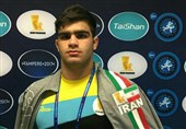 میرزازاده مدال خود را خانواده شهید مدافع حرم اهدا کرد