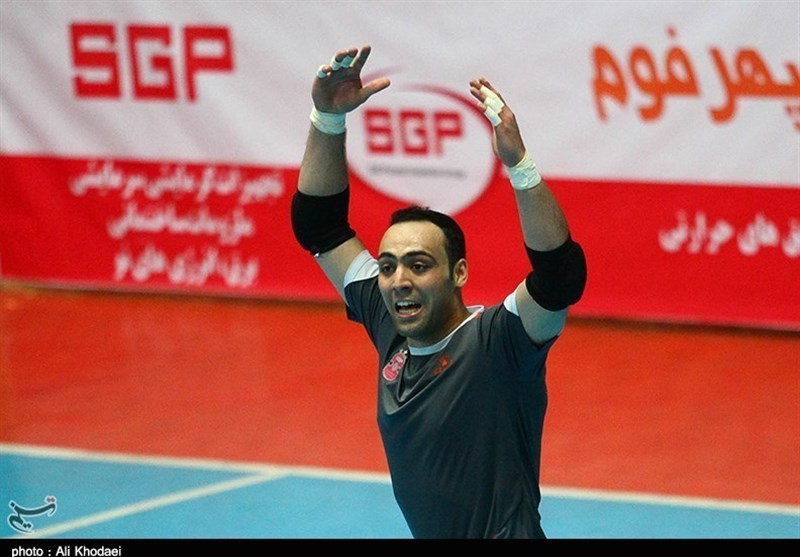 اصفهان| خداحافظی تلخ سپهر محمدی با هواداران گیتی‌پسند؛ جنجال در سالن پیروزی