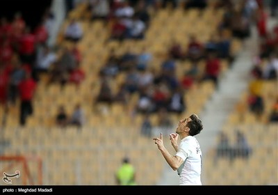 دیدار تیم‌های فوتبال نفت تهران و پرسپولیس