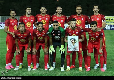 دیدار تیم‌های فوتبال نفت تهران و پرسپولیس