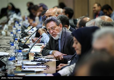 ارائه نظرات اعضای اتاق بازرگانی ایران به محمد شریعتمداری وزیر پیشنهادی صنعت، معدن و تجارت