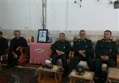 عکس/ حضور فرمانده کل سپاه در منزل &quot;شهید حججی&quot;