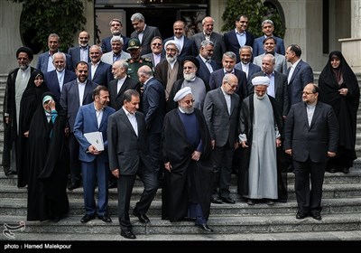 حجت‌الاسلام حسن روحانی رئیس جمهور و اعضای هیئت دولت در پایان آخرین جلسه کابینه دولت یازدهم