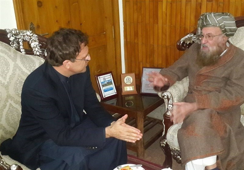 آیا دیدارهای پیاپی سفیر افغانستان با «پدر معنوی طالبان» در روند صلح موثر است؟