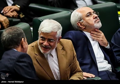 محمدجواد ظریف وزیر پیشنهادی امور خارجه و محمدرضا عارف در جلسه رای اعتماد به وزرای پیشنهادی دولت دوازدهم
