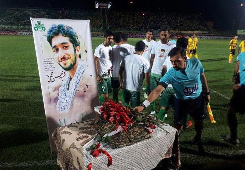 ادای احترام به مقام شهید حججی/ پیراهن‌های منقش به تصویر شهید حججی بر تن ذوبی‌ها + عکس