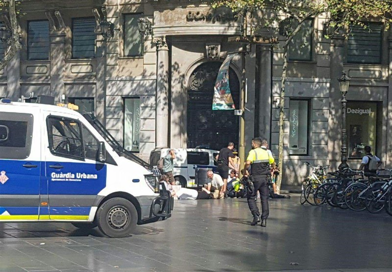قتلى وجرحى فی حادثة دهس بوسط برشلونة الإسبانیة+فیدیو