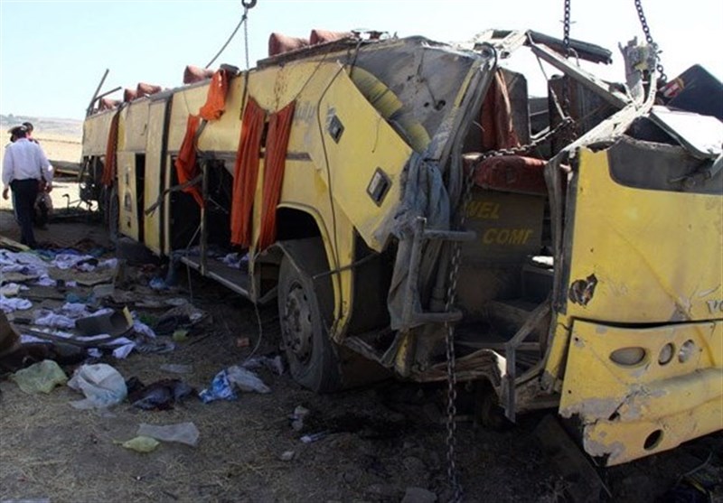 یک اتوبوس حامل زوار ایرانی در &quot; العماره &quot; عراق واژگون شد