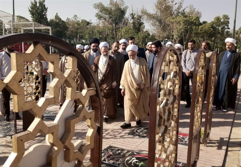 رئیس حوزه‌های علمیه سراسر کشور به مقام شامخ شهدا اراک ادای احترام کرد