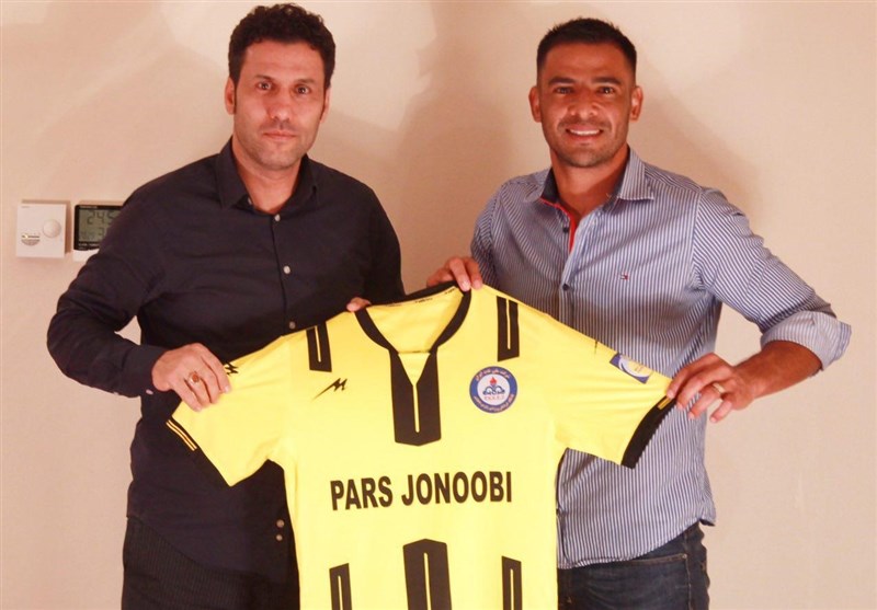 Ex-Persepolis Defender Umana Joins Pars Jonoubi Jam