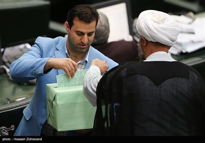 Iranian Parliament Votes after Intensive Talks on President's Ministerial Picks