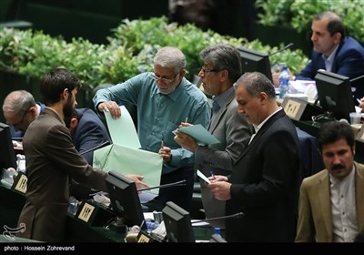 Iranian Parliament Votes after Intensive Talks on President's Ministerial Picks