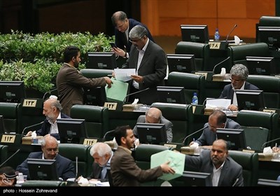 Iranian Parliament Votes after Intensive Talks on President's Ministerial Picks