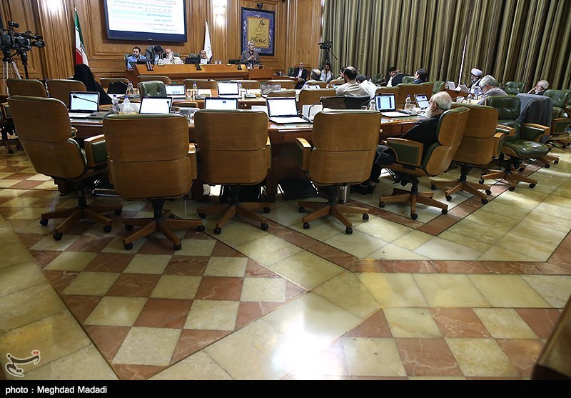قالیباف سند هزار صفحه‌ای اقدامات 12 ساله شهرداری تهران را تقدیم شورای شهر کرد