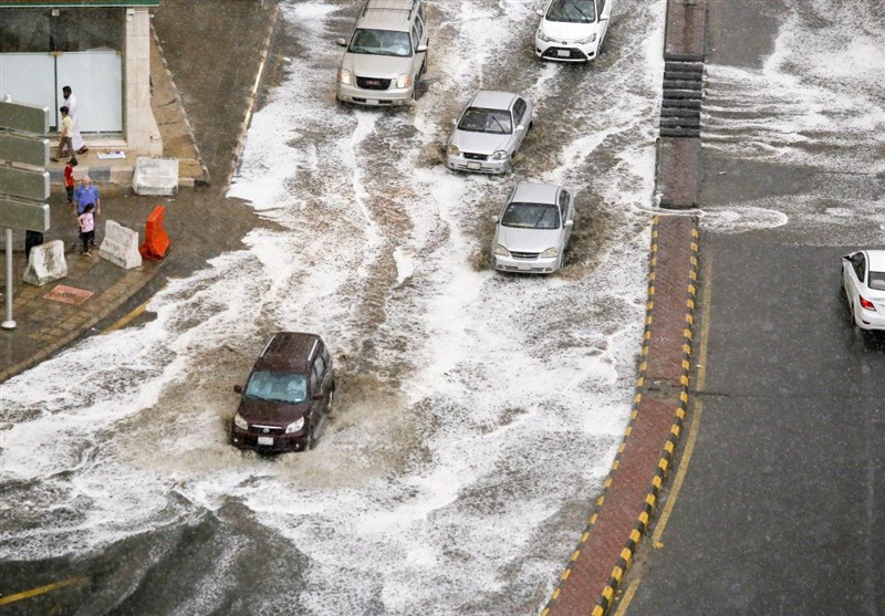آبگرفتگی خیابانهای مکه و غافلگیری زائران از باران + تصاویر