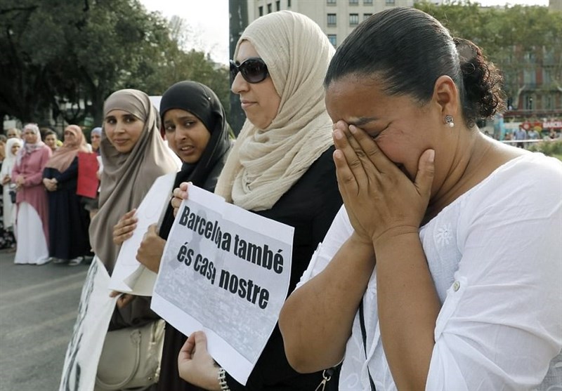 همدردی مسلمانان با قربانیان حمله بارسلونا + تصاویر