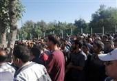 کارگران آذراب اراک بار دیگر به ماه‌ها پرداخت نشدن حقوق خود اعتراض کردند