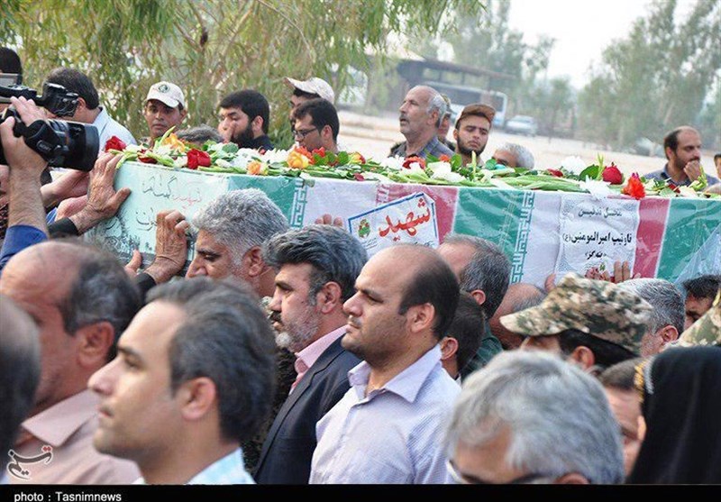 پیکر یک شهید گمنام در ناوتیپ تکاوران سپاه امیرالمومنین(ع) بوشهر تشییع و خاکسپاری شد+ تصاویر